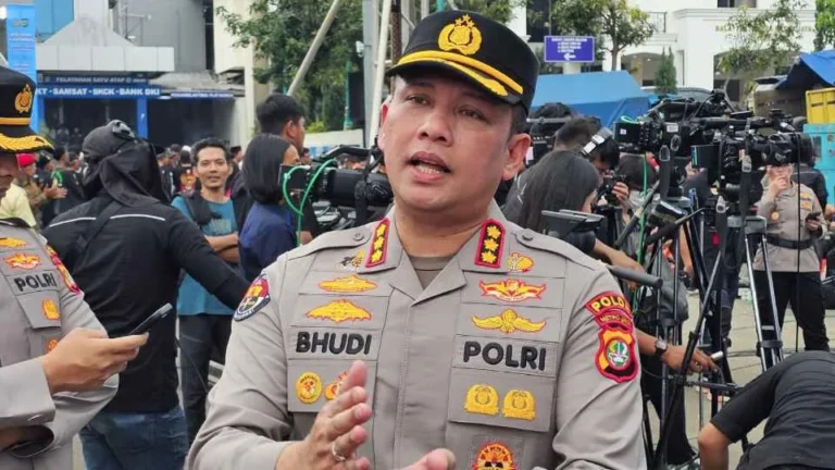 Jaga Kelancaran Aspirasi Massa, Polda Metro Amankan 65 Orang dan Sita Sajam hingga Bom Molotov