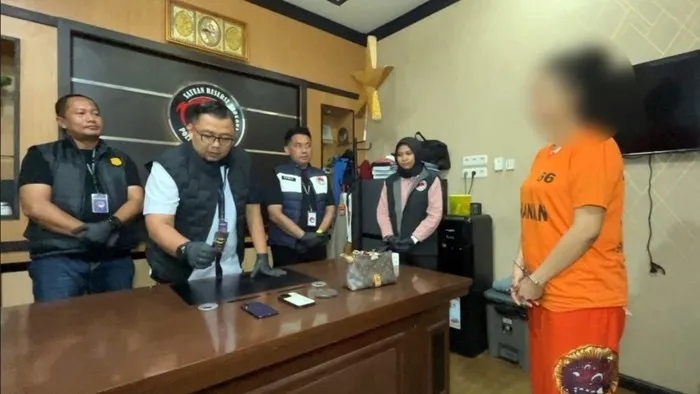 Polrestabes Medan Ciduk DJ Tersohor Miss D Gegara Jual Vape Narkoba