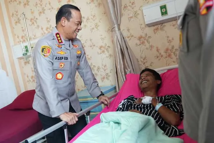 Tak Sangka Sampai Dijenguk Kapolda Metro Jaya di RS, Personel dan Pengemudi Ojol Terharu