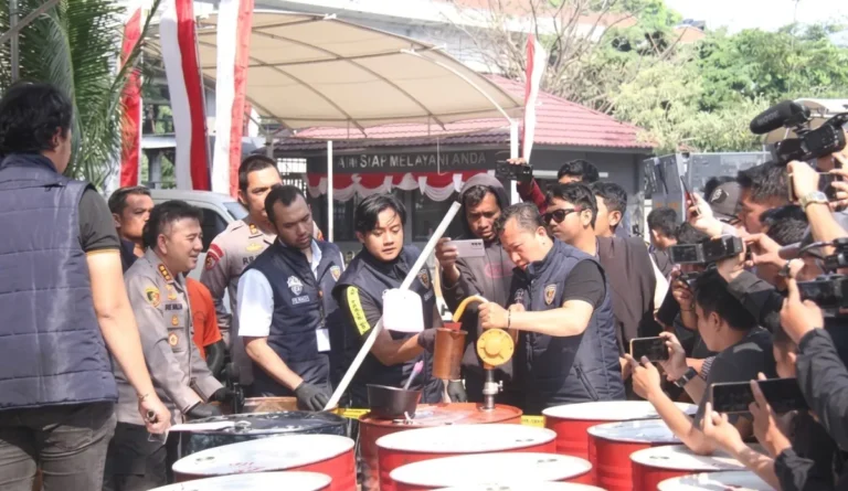 Polres Metro Jakbar Selamatkan Puluhan Ribu Pemotor Usai Gulung Komplotan Oli Palsu