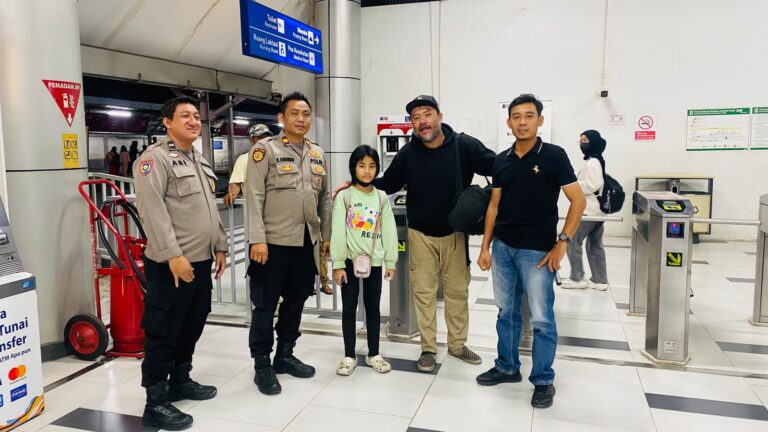 Aksi Terpuji Polsek Ciputat Timur Bantu  Warga yang Kehilangan Bekal Pulang ke Yogyakarta