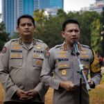 Kesabaran Personel Polda Metro Jaya Jaga Penyampaian Aspirasi Tertib Tak Ganggu  Aktivitas Masyarakat