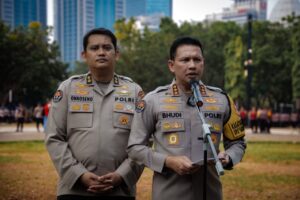 Kesabaran Personel Polda Metro Jaya Jaga Penyampaian Aspirasi Tertib Tak Ganggu  Aktivitas Masyarakat
