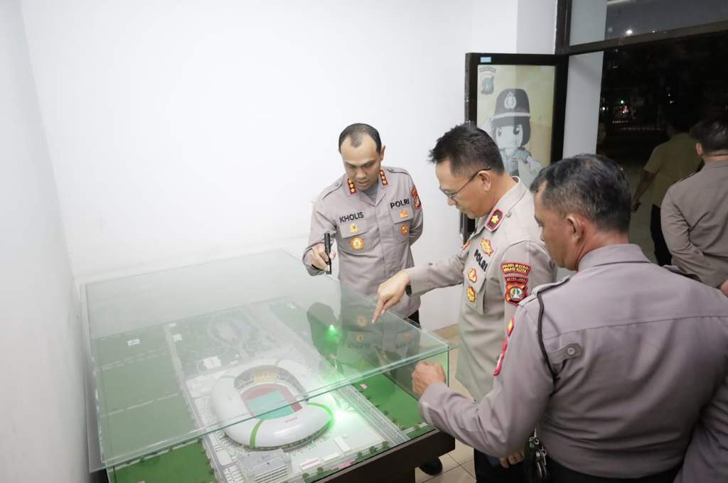 Visi Besar Polda Metro Jaya dan Jajaran Amankan Laga Sepak Bola, Ciptakan Peluang Ekonomi Warga