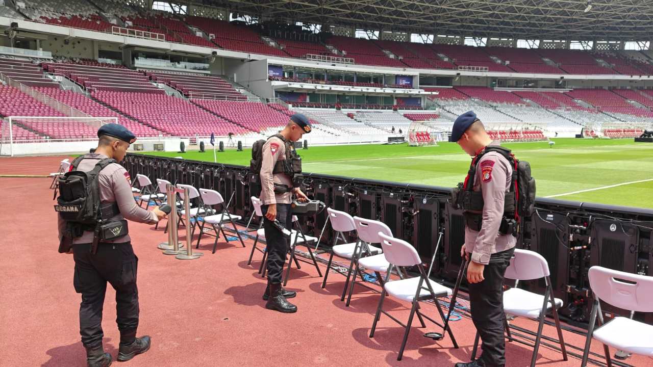 Pastikan Aman Untuk Laga ASEAN Cup 2026, Brimob Polda Metro Jaya Sterilisasi Stadion GBK