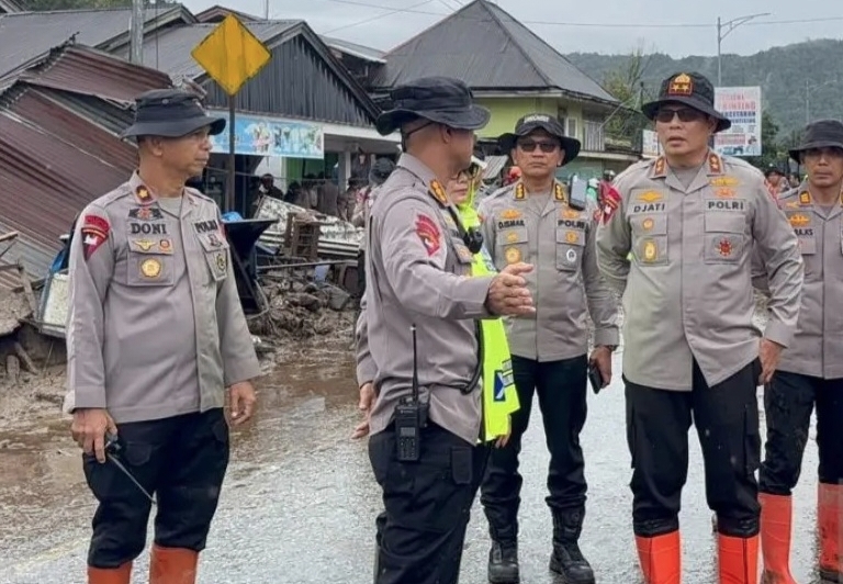 Kapolda Sumbar Puji Jiwa Kemanusiaan Ratusan Personel 5 Hari Pantang Menyerah Temukan Korban Banjir Bandang Solok