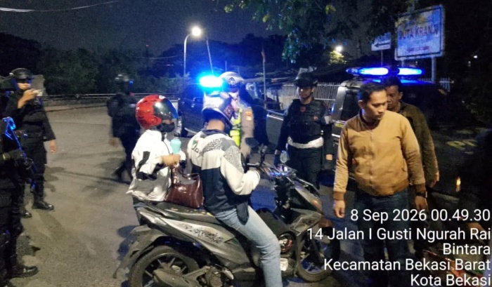 Intai Titik Rawan, Personel Polsek Bekasi Barat Gencar Patroli Tengah Malam