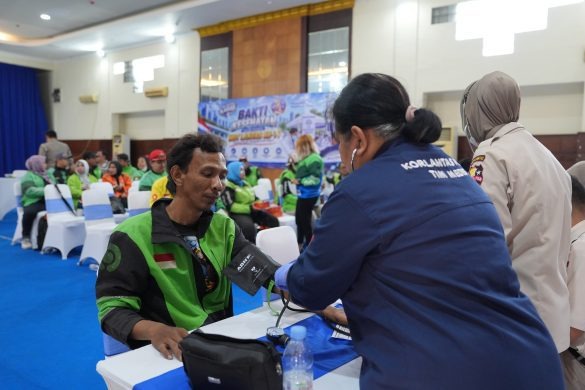 Sentuhan Kasih Korlantas Polri Menjaga Kesehatan Pejuang Nafkah Ojol