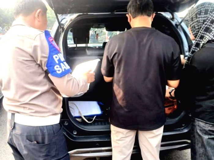 Aksi Heroik Polisi Selamatkan Tiga Balita yang Terkunci dalam Mobil di Area Parkir Ditlantas Polda Metro Jaya