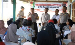 Aksi Kongkrit Kapolda Bengkulu Buka Jalan Kerja untuk Warga Lewat Program POLIRAN