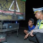 Dirlantas Polda Jateng Membelah Kegelapan Malam dalam Operasi Patuh Candi 2026, Semprit Truk Minim Lampu