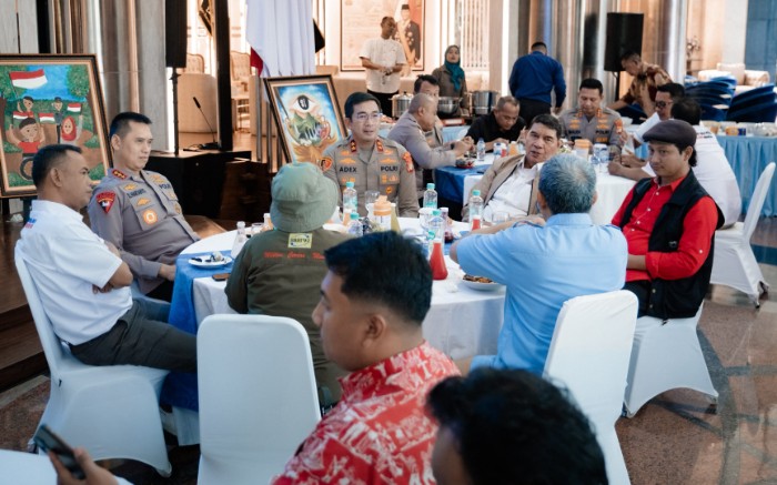 Implementasi Polisi Bersama Masyarakat, Kapolda Metro Jaya Rangkul Buruh Lewat Dialog untuk Demokrasi yang Sejuk