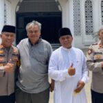 VIDEO: Respon Cepat, AKP Yoga dan Iptu Dadang Tolong Jamaah Lansia yang Pingsan di Masjid