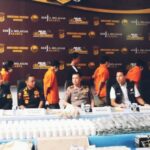 Menyamar di Jalur Rel Kereta, Ditresnarkoba Polda Metro Jaya Bongkar Pabrik Obat Keras Ilegal, 16 Orang Diamankan