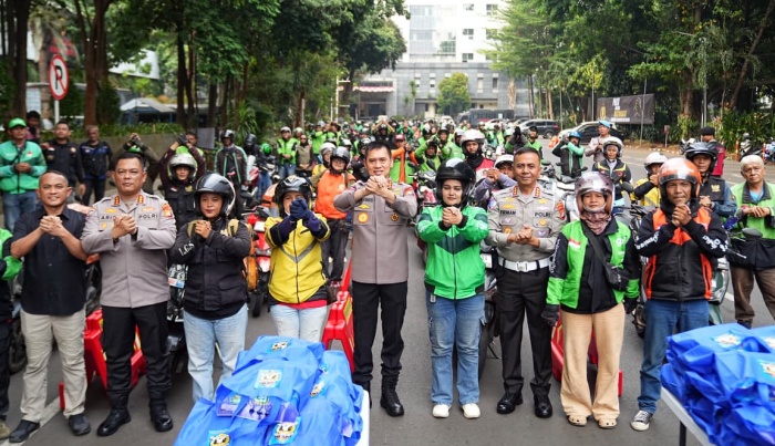 Hangatnya Sabtu Berkah, Pesan Kasih Kapolda Metro Jaya untuk Pengemudi Ojol
