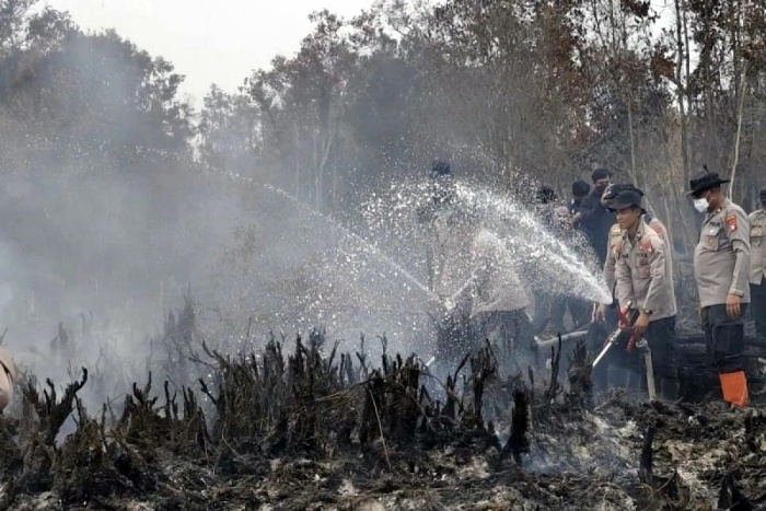 Ikhtiar Senyap Polda Kalteng Menyekat Bara di Tanah Gambut