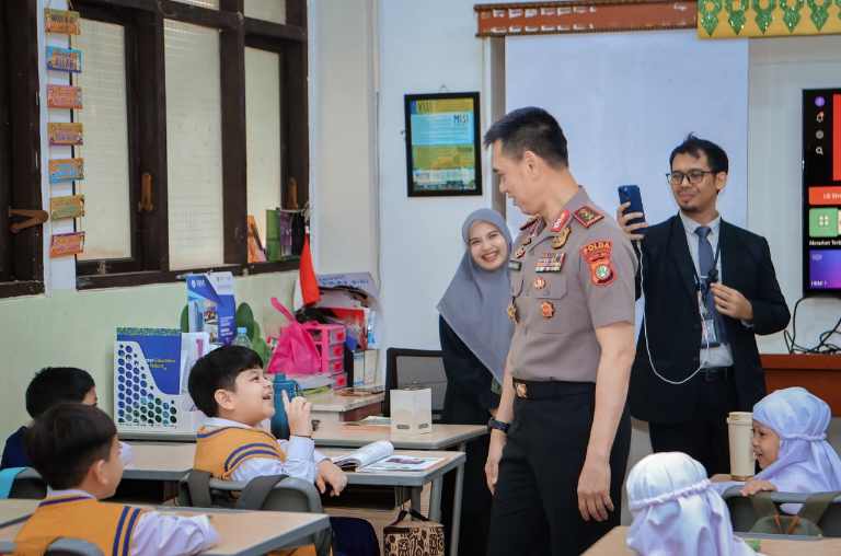 Komjen Dadang Hartanto Kembali Datangi Siswa TK hingga SMP di Jakarta, Tumbuhkan  Karakter Saling Menghormati