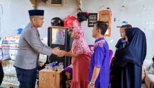 Duka dan Empati Polres Tangsel, Kapolres AKBP Boy Jumalolo Layat ke Rumah Korban Ledakan Pasar Cimanggis