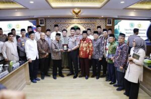 Perkuat Sinergi Wujudkan Polisi Bersama Masyarakat, Kapolri Silaturahmi ke MUI