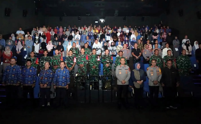 Polres Metro Bekasi Kota Cegah Kenakalan Pelajar Lewat Nobar Film ‘Jangan Buang Ibu’