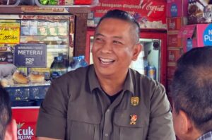 Walau Sudah Jenderal, Putu Putera Sadana Dipergoki Masih Suka Ngopi di Warung Pinggir Jalan