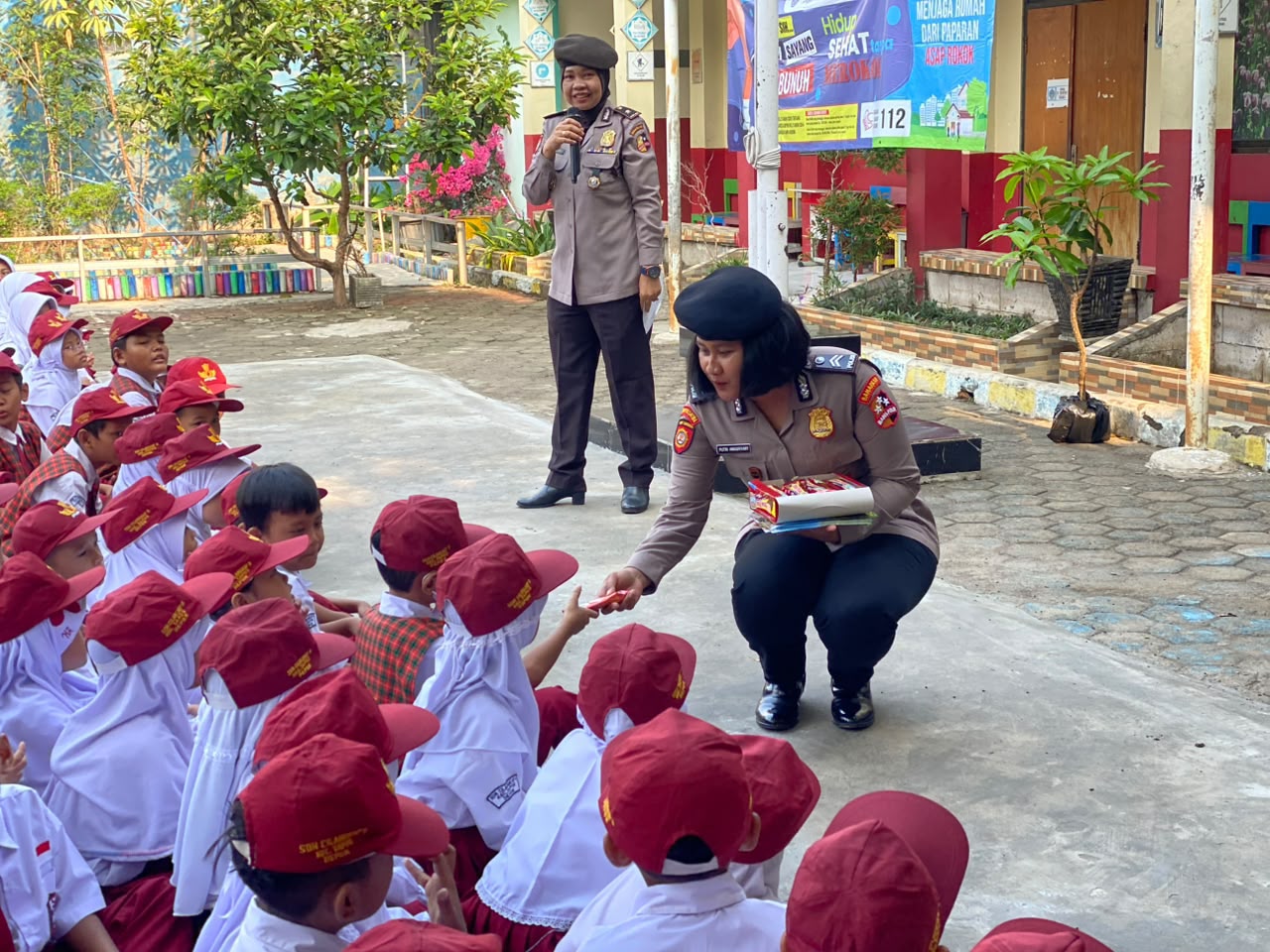 Korps Sabhara Baharkam Polri Menabur Harapan dan Hijaukan Masa Depan Anak Bangsa