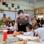 Visionernya Komjen Dadang Hartanto Bangun Karakter Tertib dan Peduli: Ajak Ngobrol Siswa SD dan Kenalkan Layanan Polisi 110