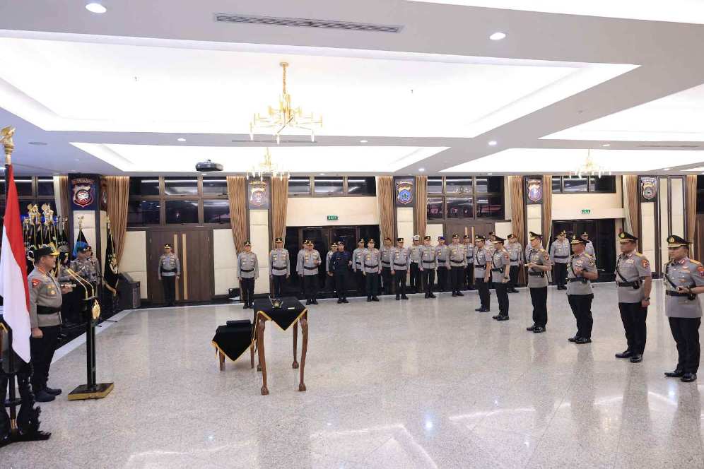 Pimpin Sertijab Irwasum dan 4 Kapolda, Kapolri Kobarkan Semangat Polisi Bersama Masyarakat