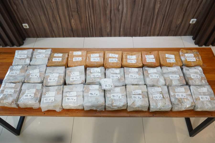 ‎32 Kg Sabu Asal Malaysia Digagalkan, Bandar Dibekuk di Bekasi
