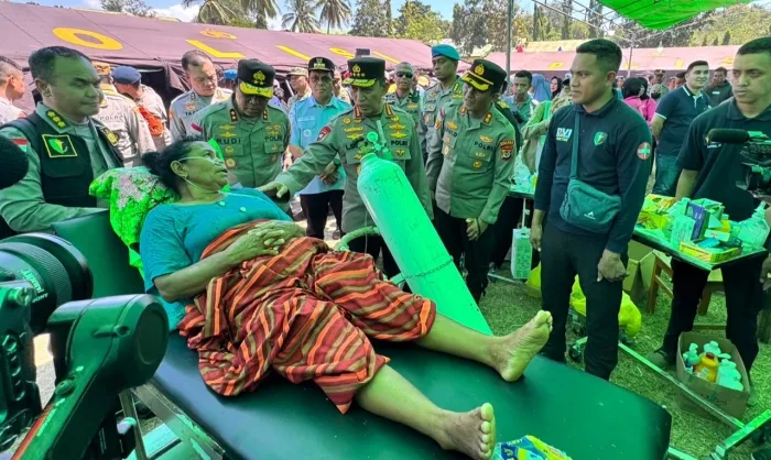 Ketika Tangan Kapolri Merangkul Harapan Pengungsi di NTT