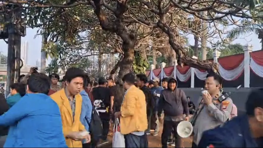 Kabid Humas Polda Metro Jaya Acungi Jempol Pendekatan Konstruktif Polres Jakpus Layani Massa Aksi