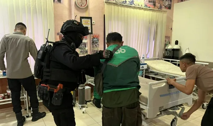 Sisi Humanis Patroli Brimob, Amankan Ibu Kota hingga Selamatkan Ojol Terluka